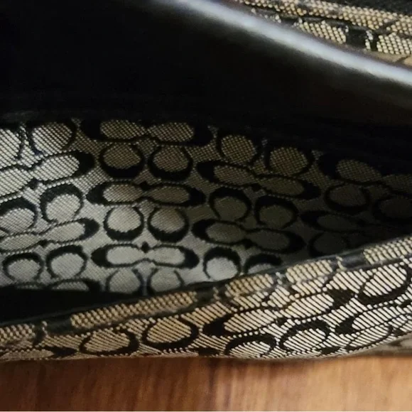 COACH Soho Brown and Black Mini Signature Buckle Wristlet EUC - Picture 3 of 10